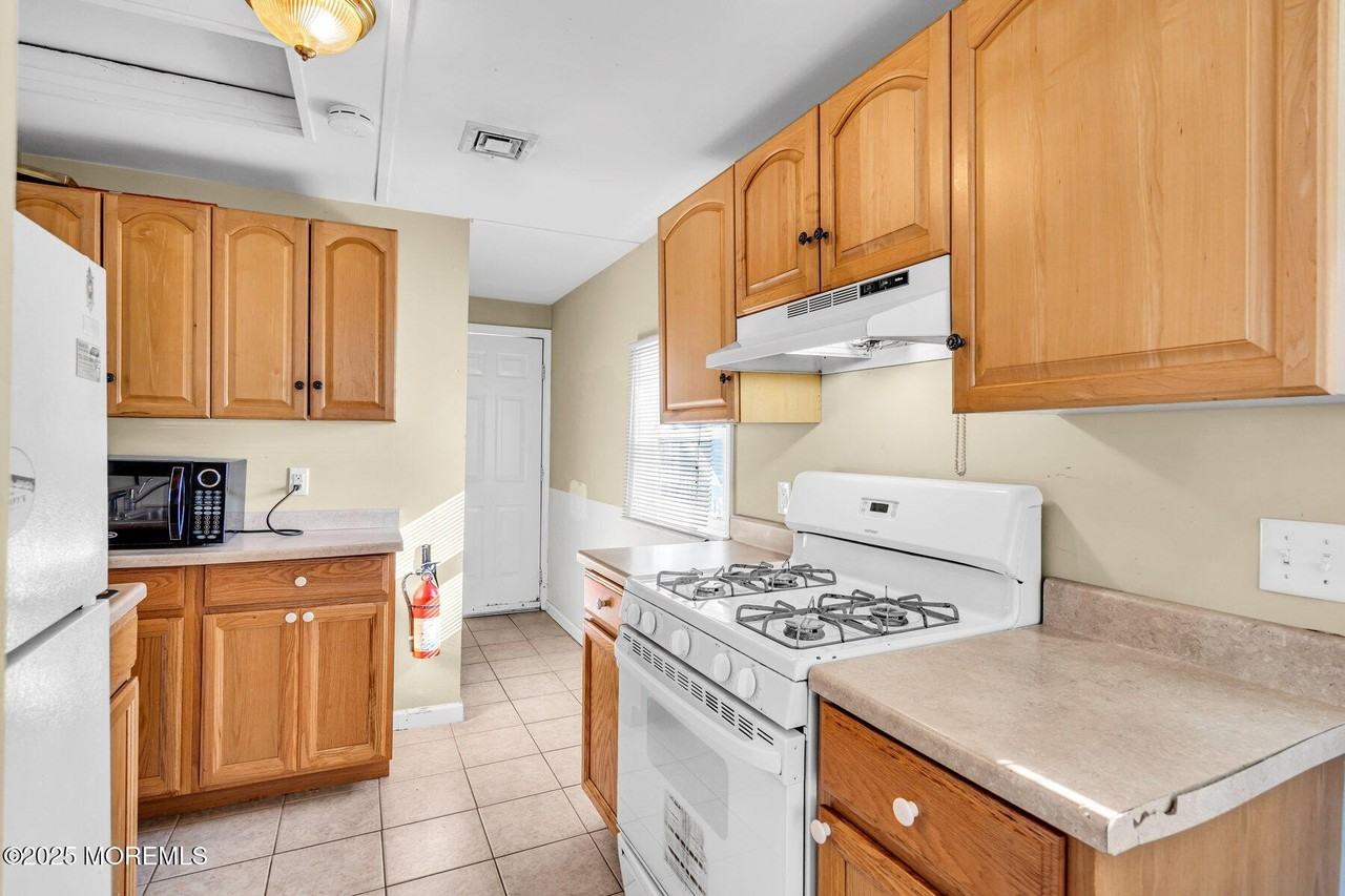 549 Brielle Rd Unit 1/2 - Photo 5 of 10