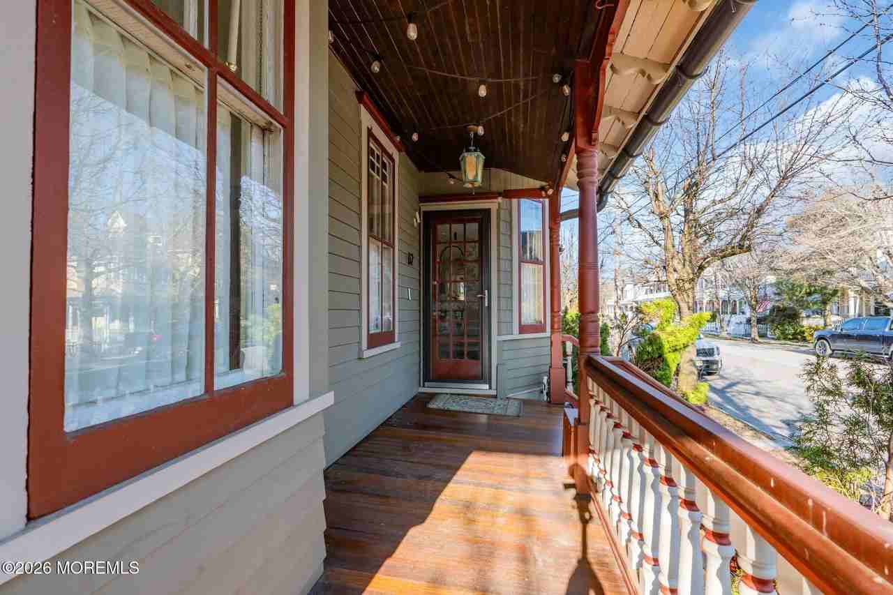 62 Webb Ave - Photo 4 of 23