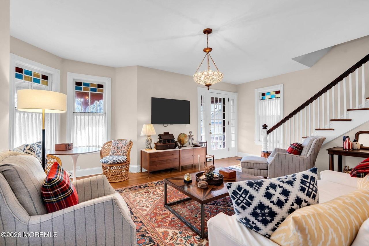 62 Webb Ave - Photo 6 of 23