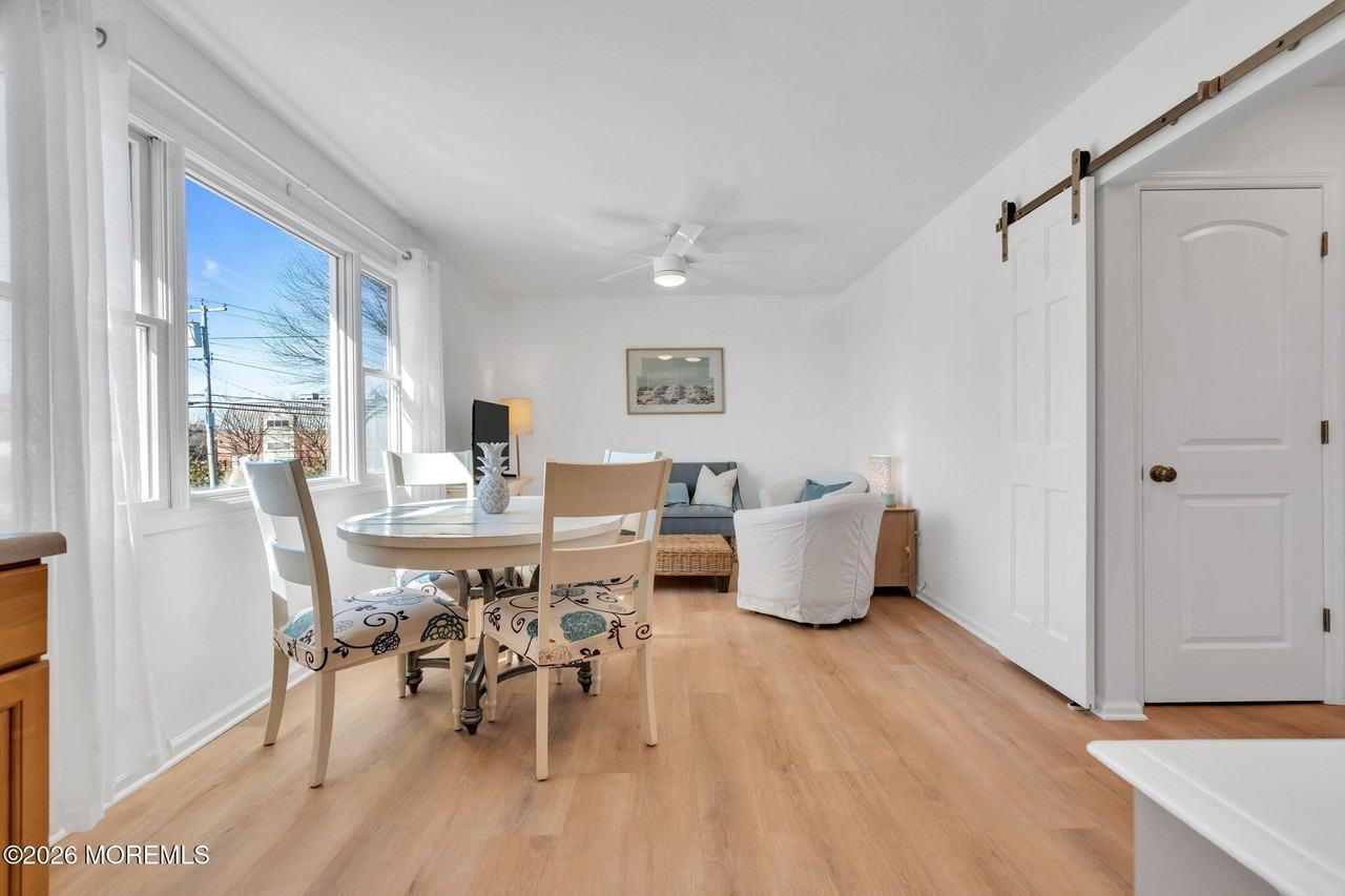 548 Washington Boulevard unit: Upper - Photo 4 of 12