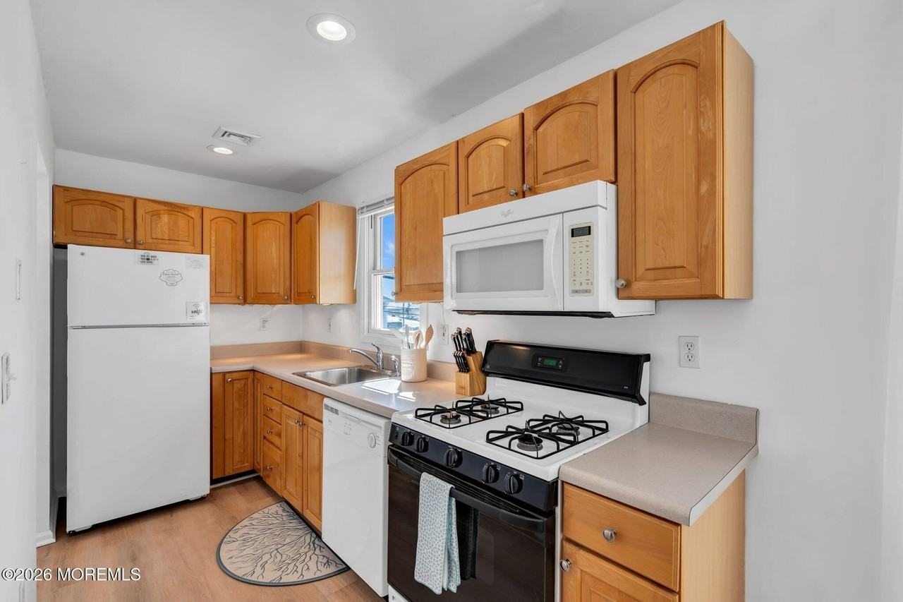 548 Washington Boulevard unit: Upper - Photo 6 of 12