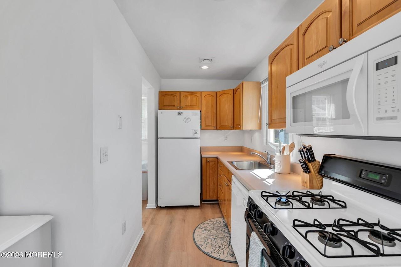 548 Washington Boulevard unit: Upper - Photo 7 of 12