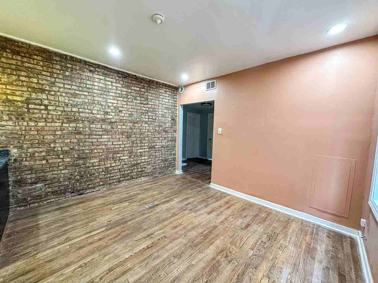 7926 S Luella Ave #1B - Photo 4 of 24