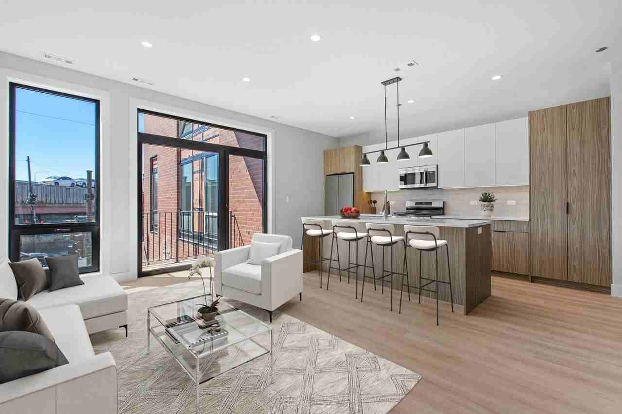 3953 W Dakin St Apt 405 - Photo 3 of 21