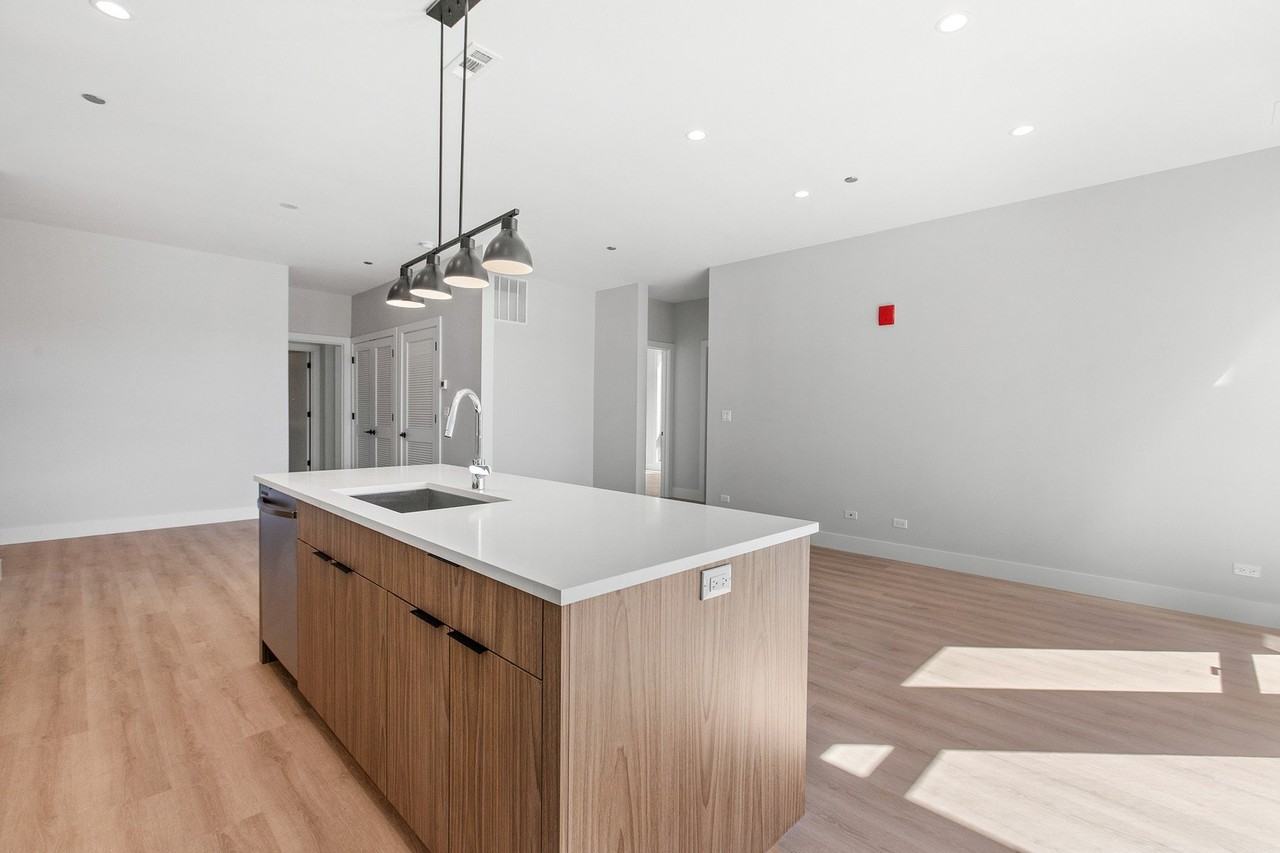 3953 W Dakin St Apt 405 - Photo 7 of 21