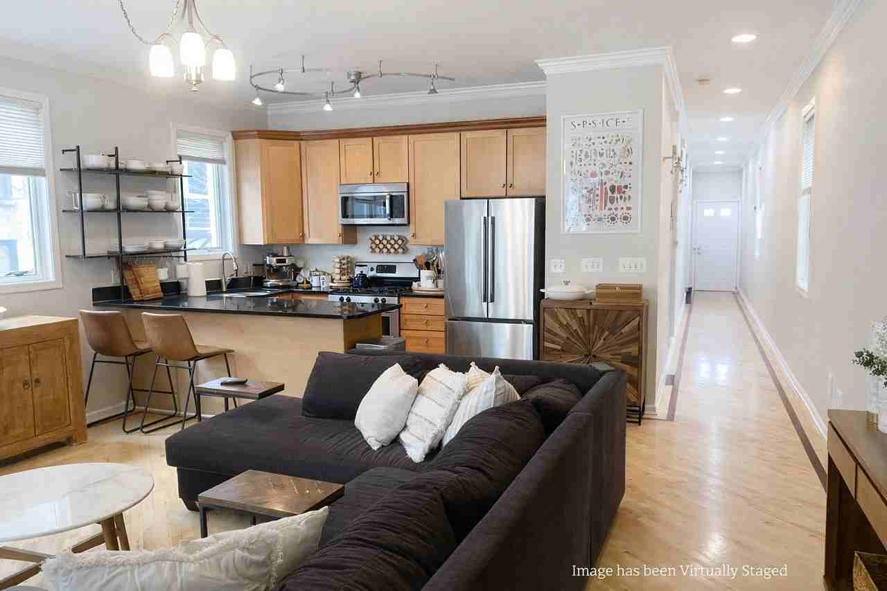 852 N Paulina St Apt 2 - Photo 2 of 13