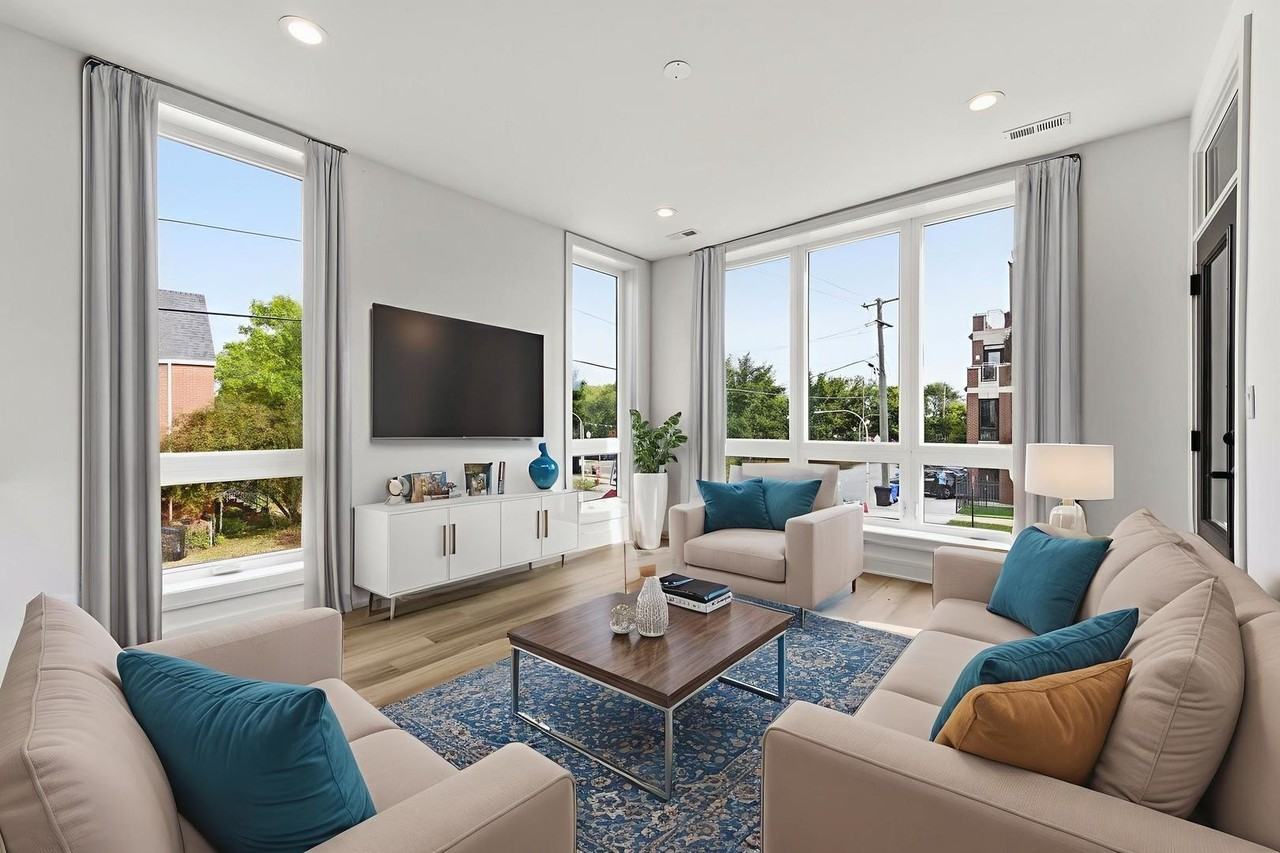 3902 S Lake Park Ave Unit 2 - Photo 2 of 29