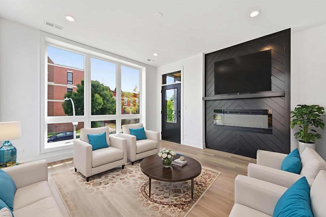 3902 S Lake Park Ave Unit 2 - Photo 4 of 29