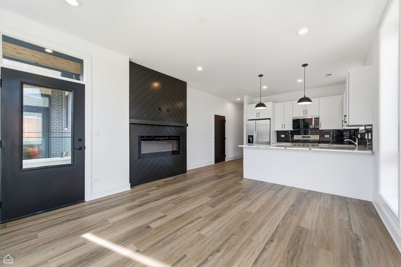 3902 S Lake Park Ave Unit 2 - Photo 7 of 29