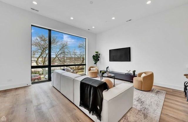 1615 W 13th St #301 - Photo 4 of 17