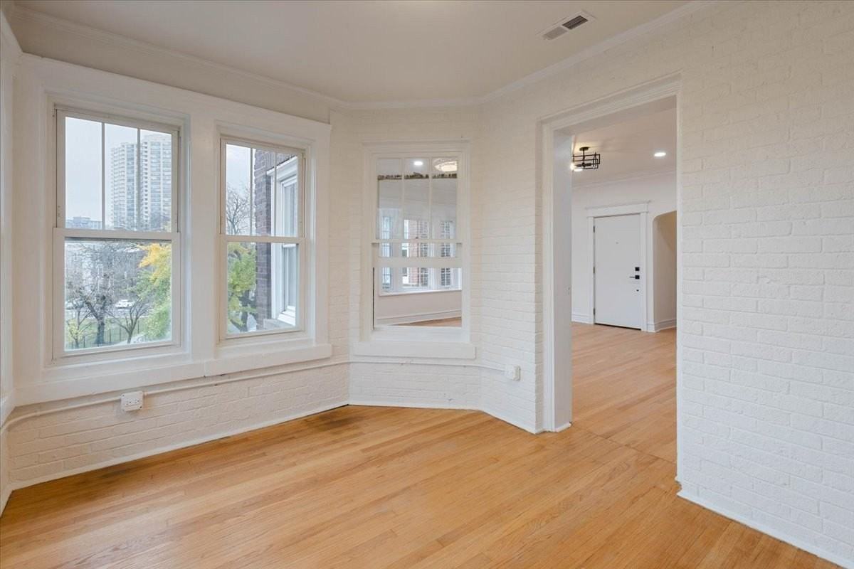 4138 N Clarendon Ave Apt 3f - Photo 3 of 9