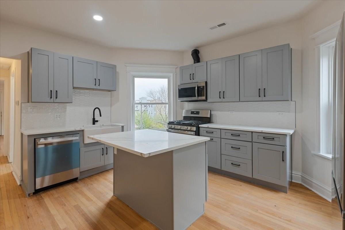 4138 N Clarendon Ave Apt 3f - Photo 4 of 9