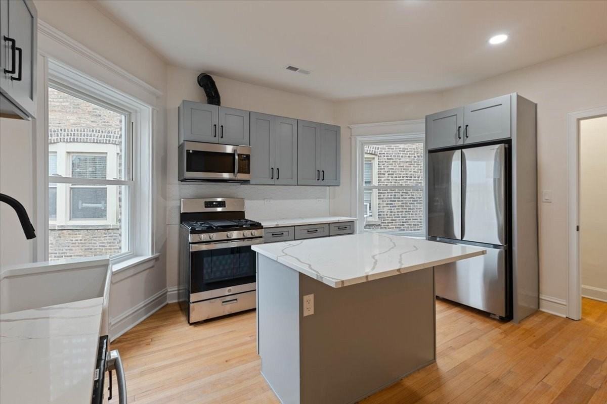 4138 N Clarendon Ave Apt 3f - Photo 5 of 9