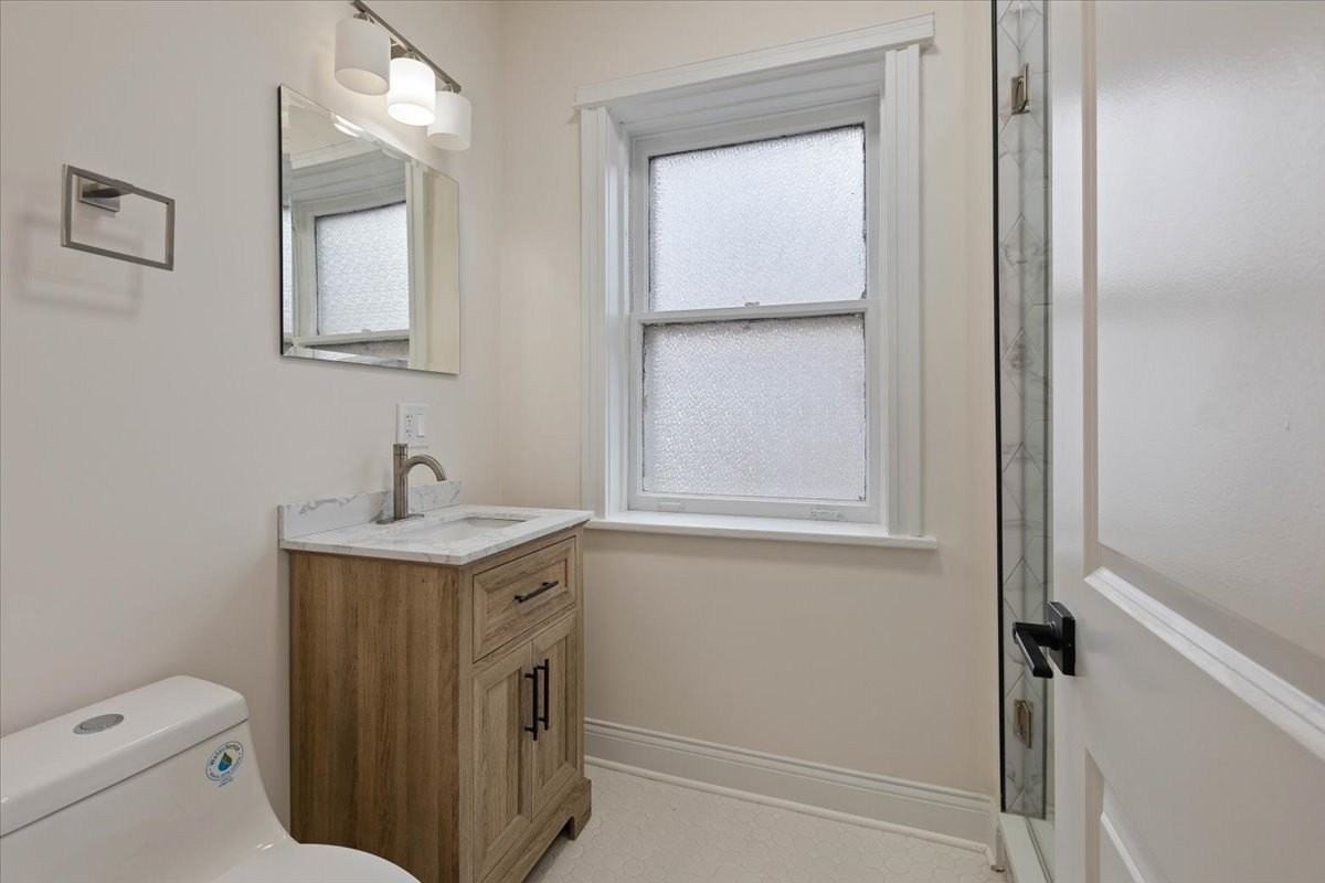 4138 N Clarendon Ave Apt 3f - Photo 6 of 9