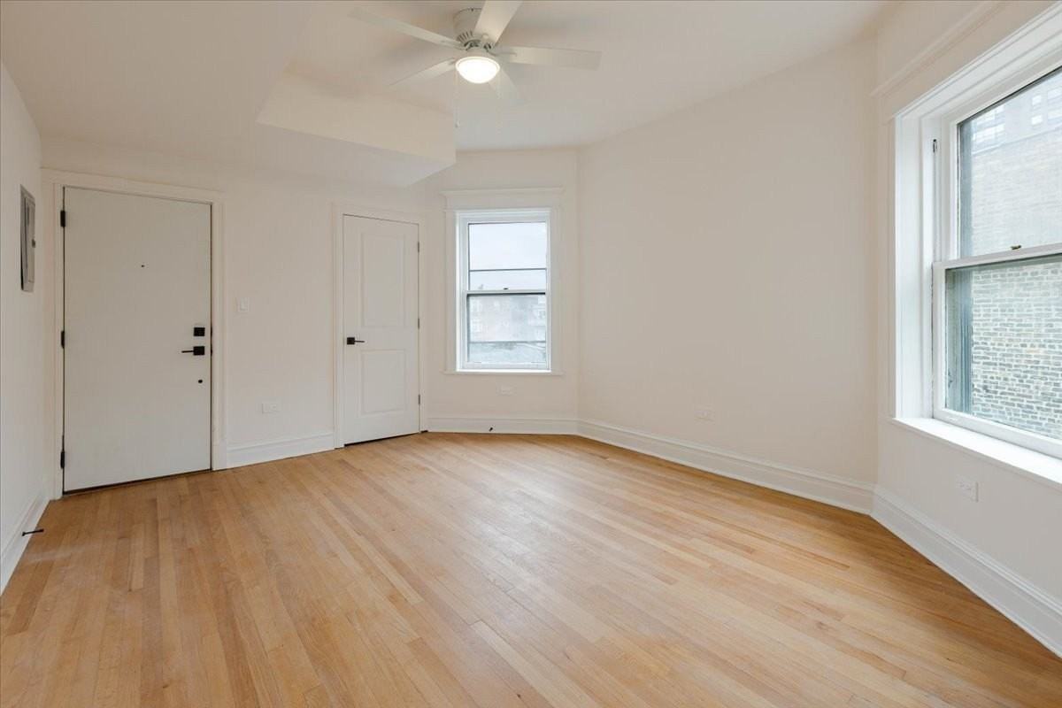 4138 N Clarendon Ave Apt 3f - Photo 7 of 9