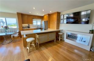 featured image of 240 Moss St #12