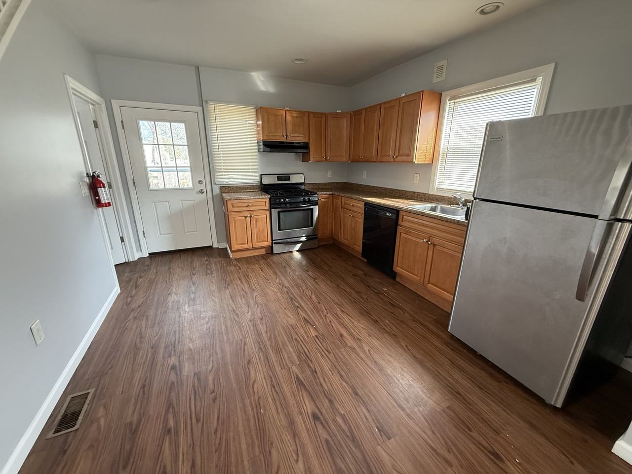 112 Laurel St #1 - Photo 4 of 19