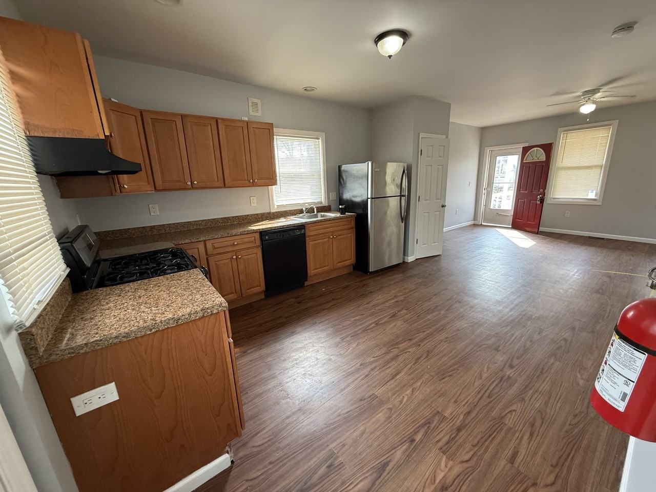 112 Laurel St #1 - Photo 5 of 19