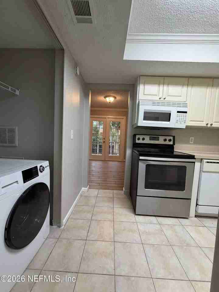 3864 La Mirada Dr N Unit 6 - Photo 5 of 26