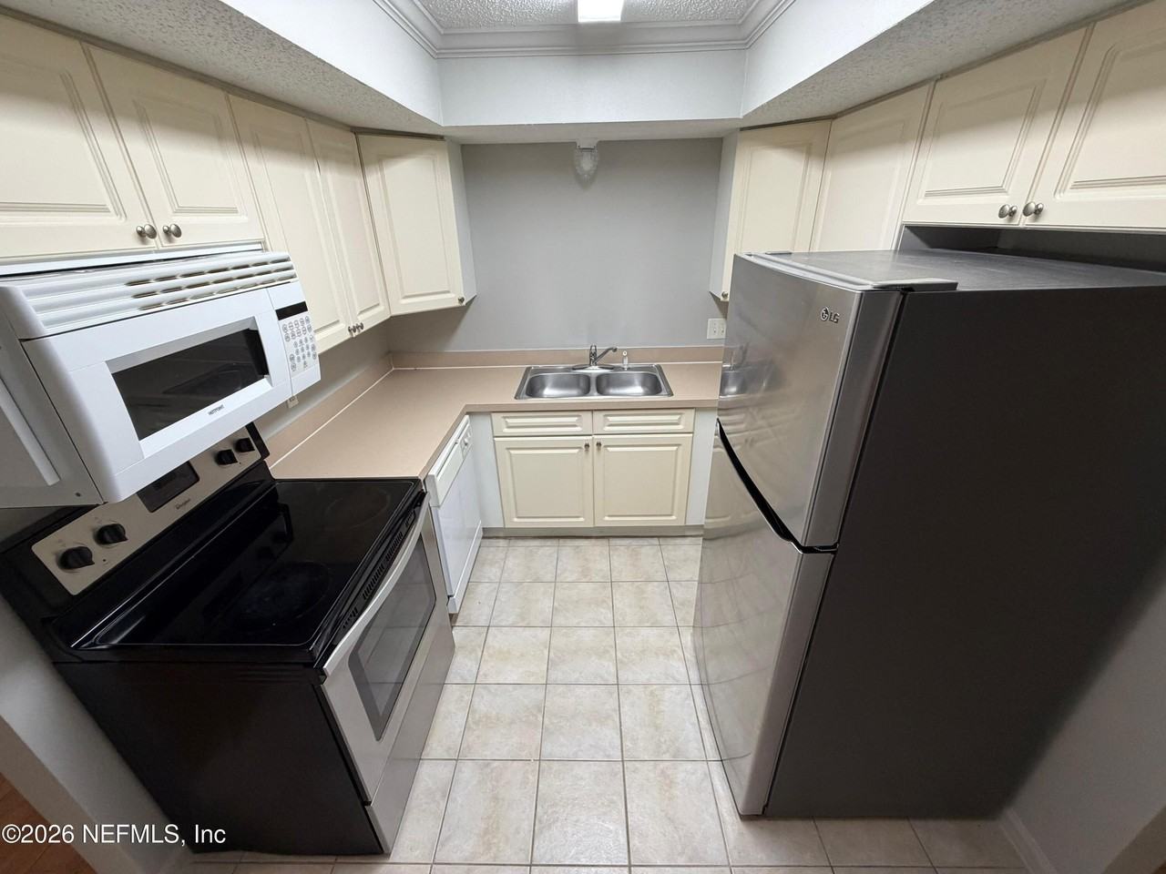 3864 La Mirada Dr N Unit 6 - Photo 7 of 26