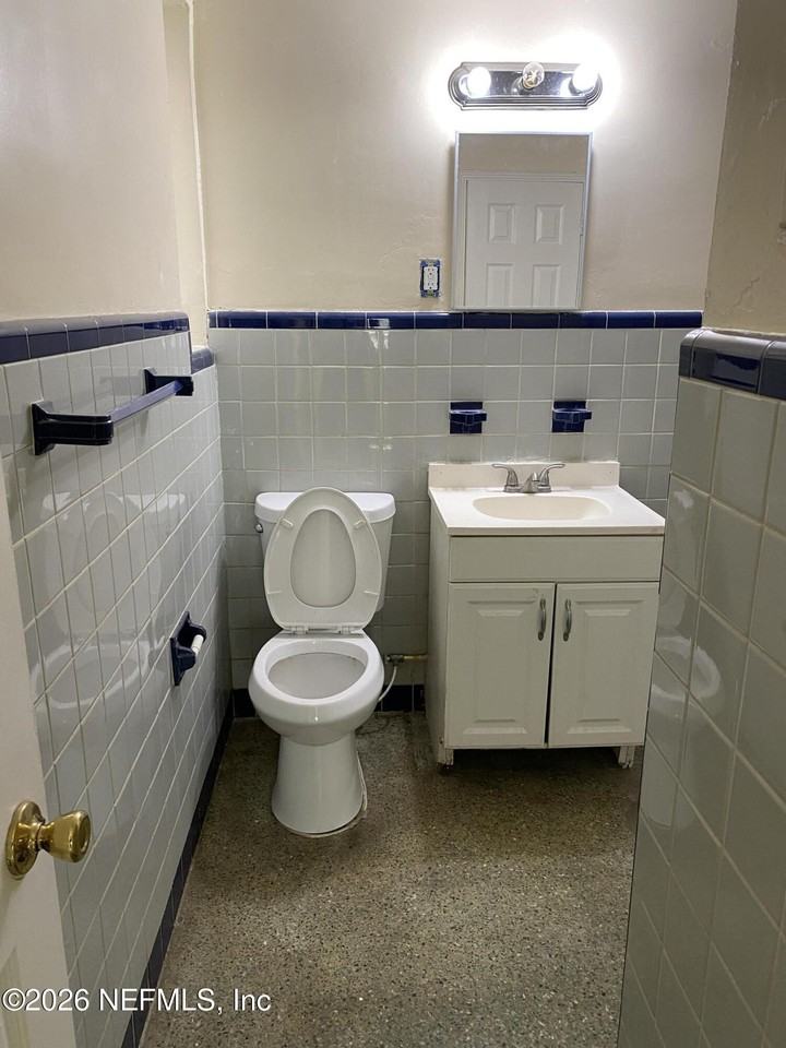 912 Arco Dr Apt 1 - Photo 5 of 6