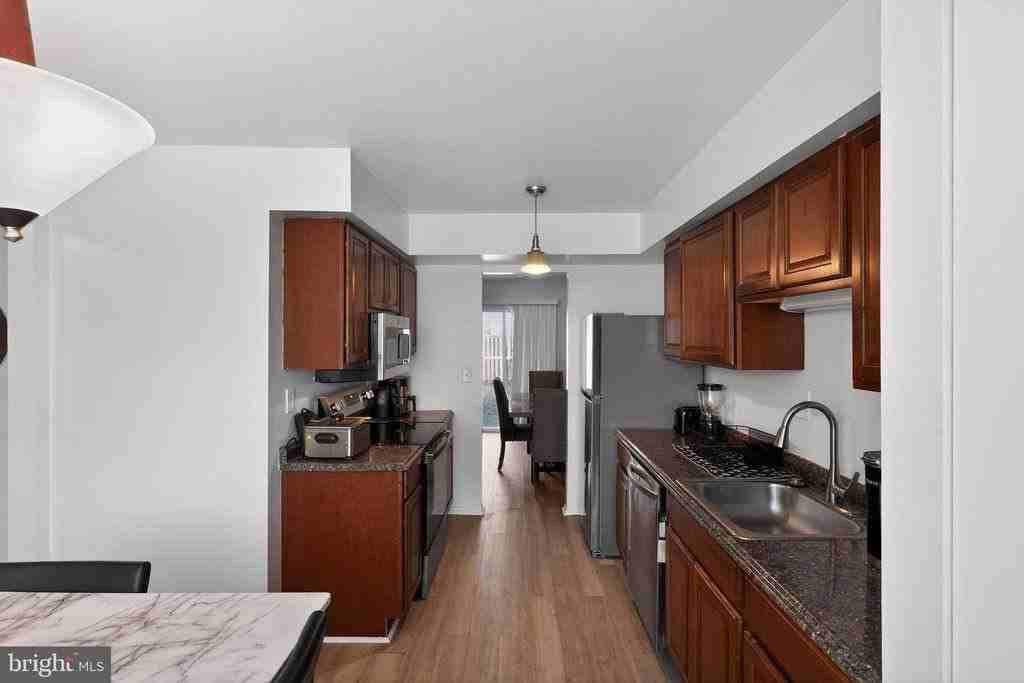 2523 Robinson Pl - Photo 2 of 30