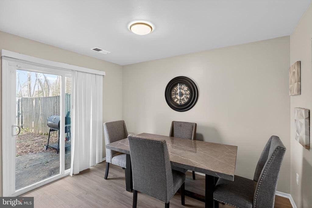 2523 Robinson Pl - Photo 5 of 30