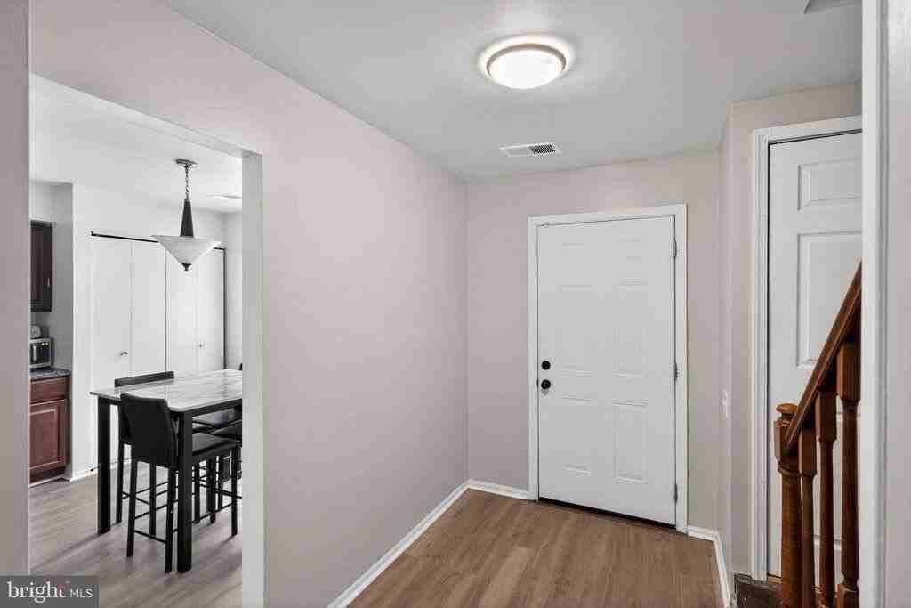 2523 Robinson Pl - Photo 7 of 30