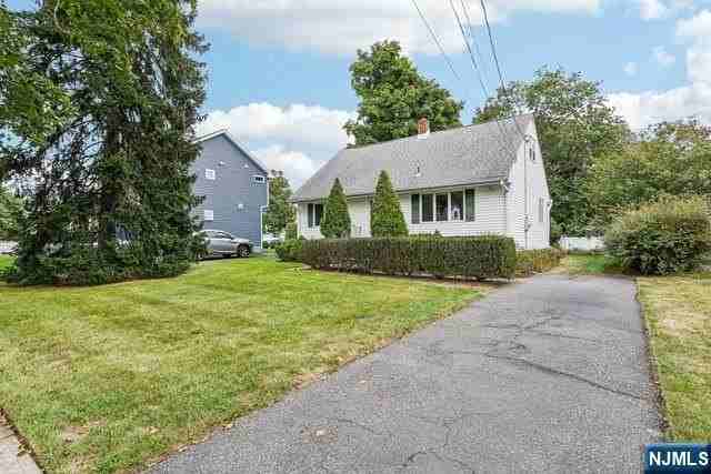 488 Berkshire Rd - Photo 4 of 21