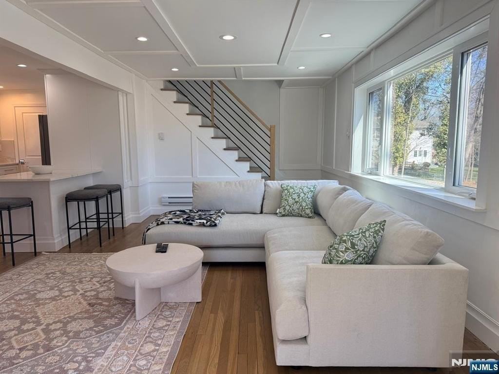 91 Columbus Dr - Photo 3 of 24