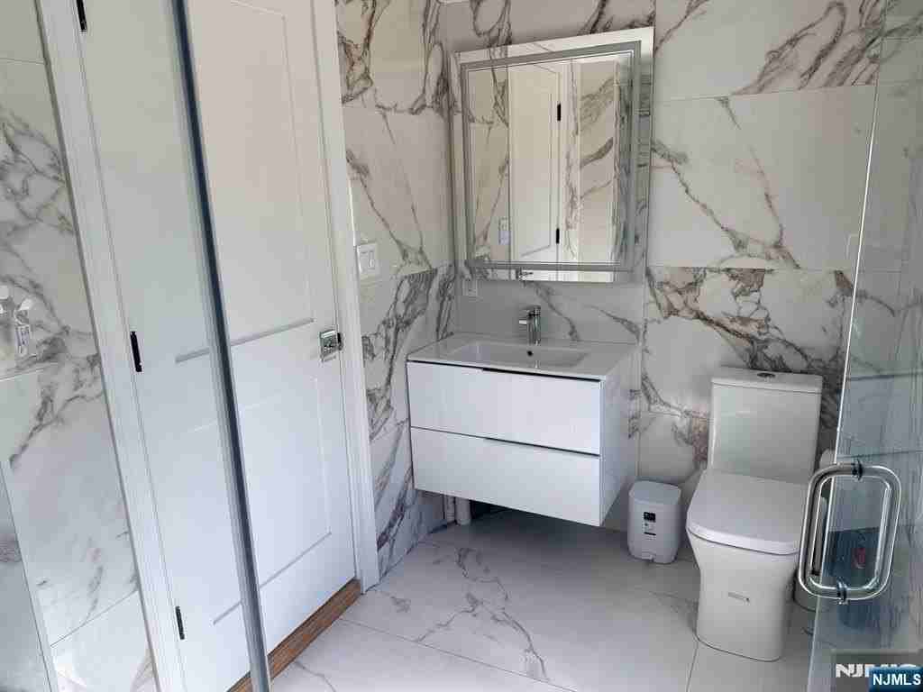 91 Columbus Dr - Photo 7 of 24