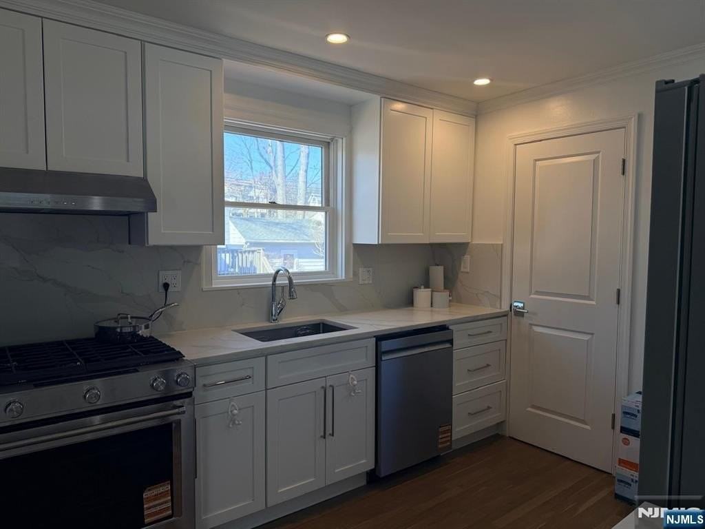 91 Columbus Dr - Photo 3 of 24