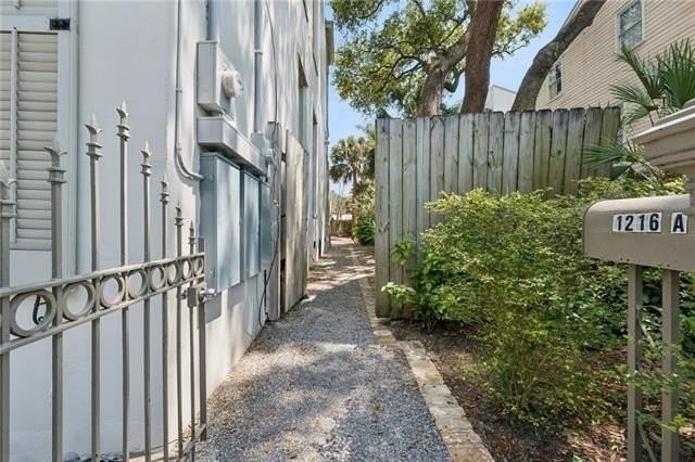 1216 Camp St #A - Photo 2 of 15