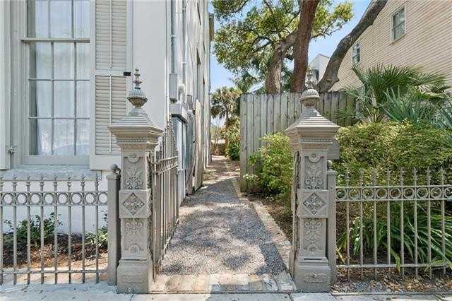 1216 Camp St #A - Photo 3 of 15