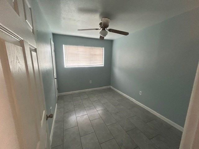 811 Snyder St - Photo 6 of 11