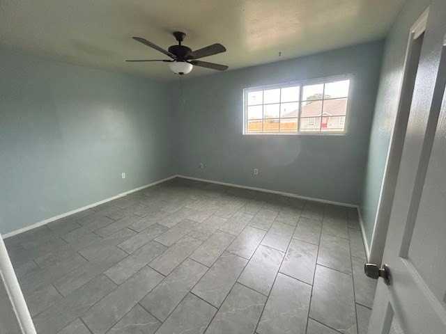 811 Snyder St - Photo 7 of 11