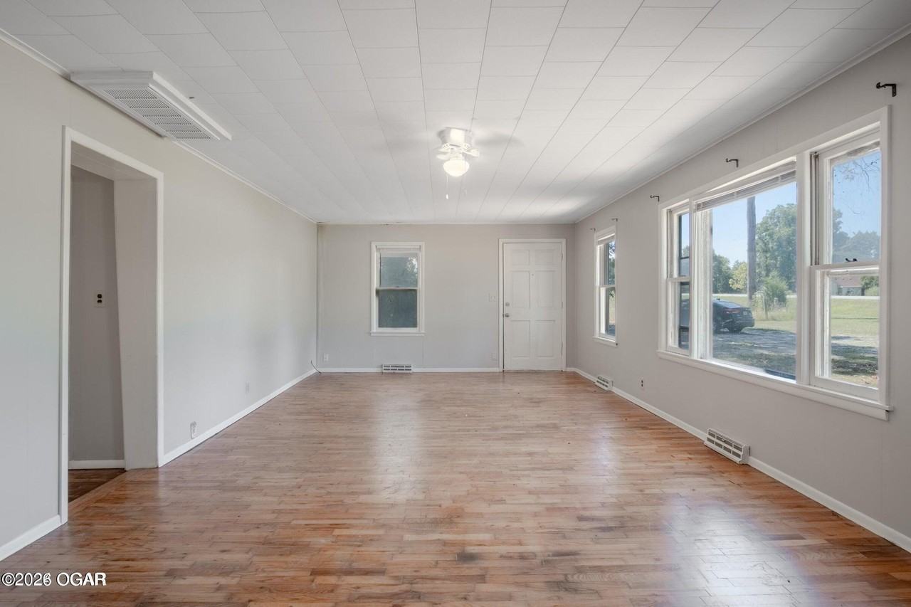 4805 Highway 43 - Photo 3 of 17