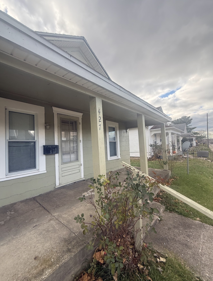 427 2nd St #1 - Photo 2 of 2