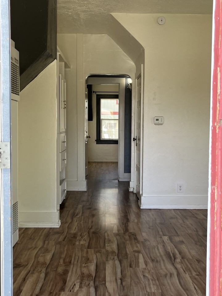 1227 S Michigan Ave #B - Photo 2 of 11
