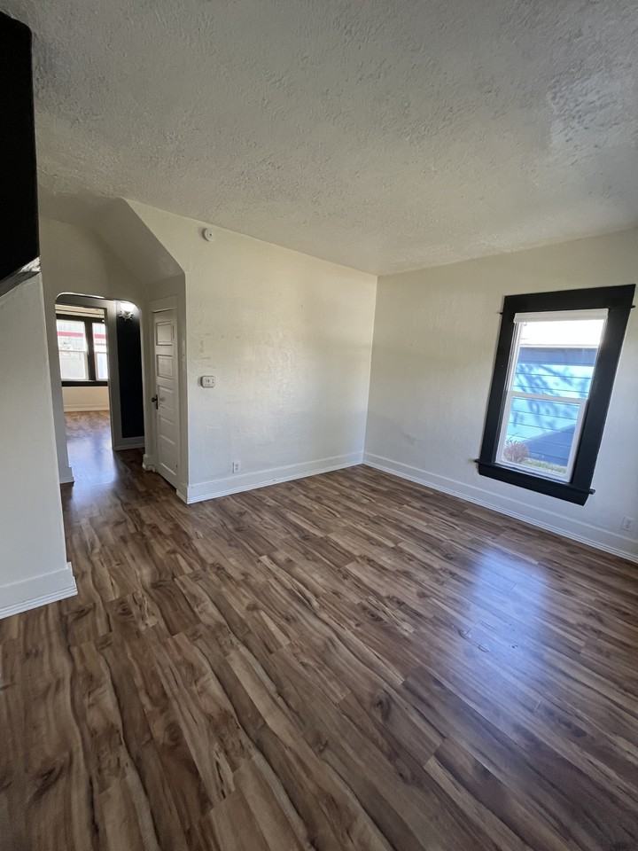 1227 S Michigan Ave #B - Photo 3 of 11