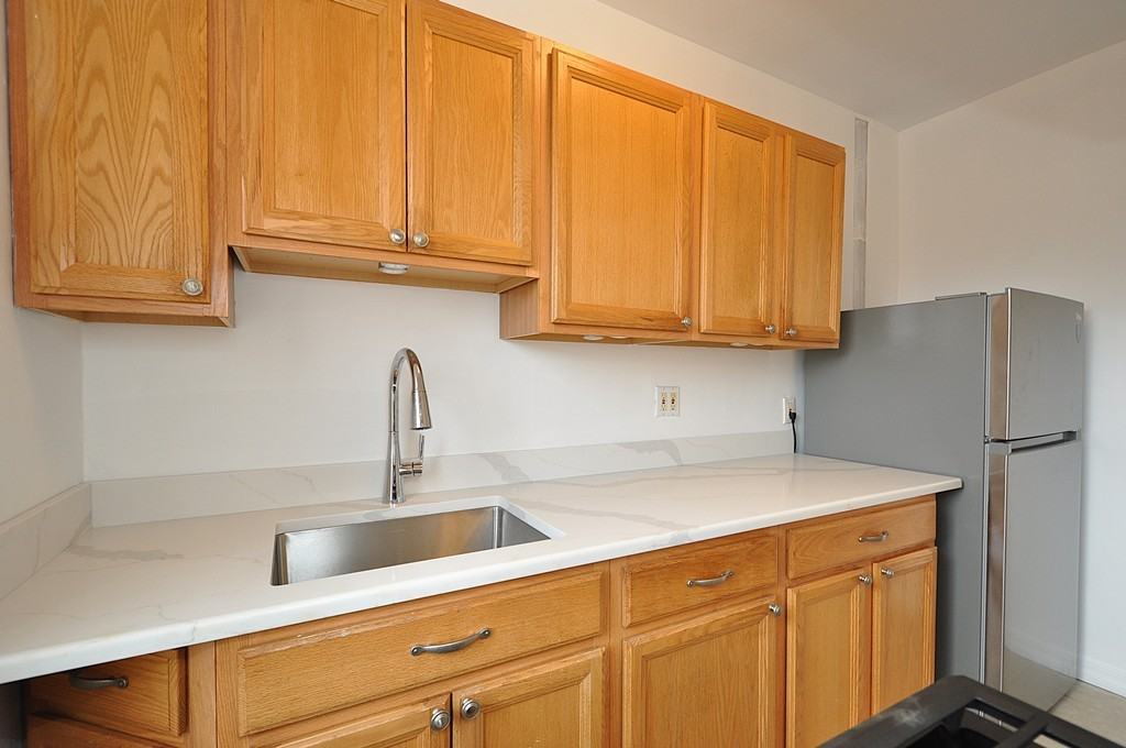 180 Garth Rd - Photo 5 of 23