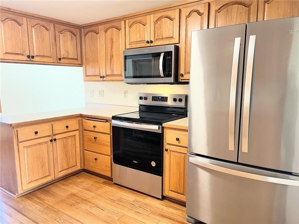 1670 Stillwater St - Photo 4 of 32