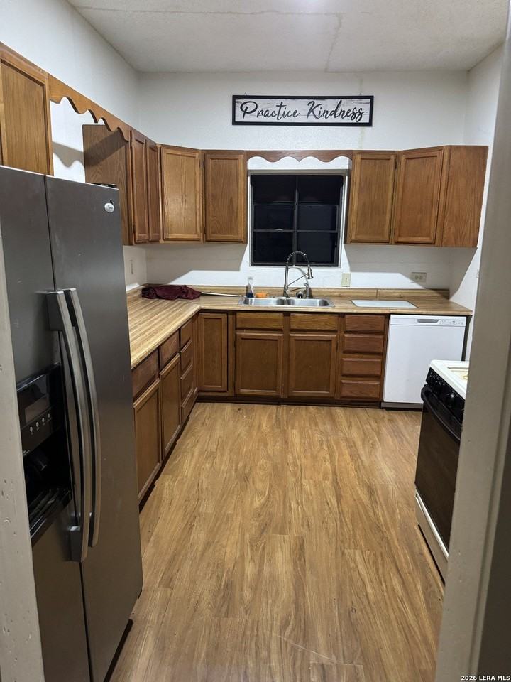 1921 Perez St - Photo 6 of 12