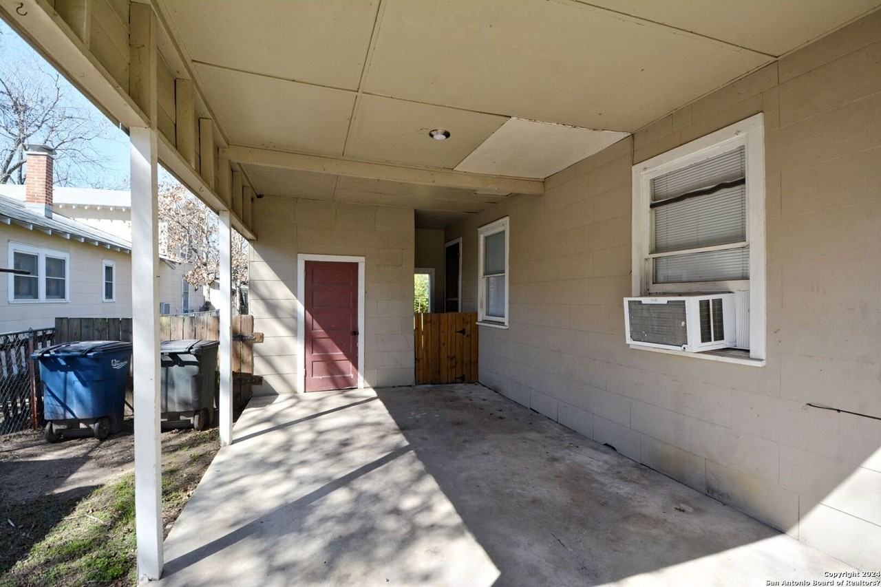 303 E Faust St - Photo 3 of 21