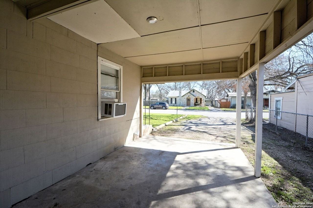 303 E Faust St - Photo 5 of 21