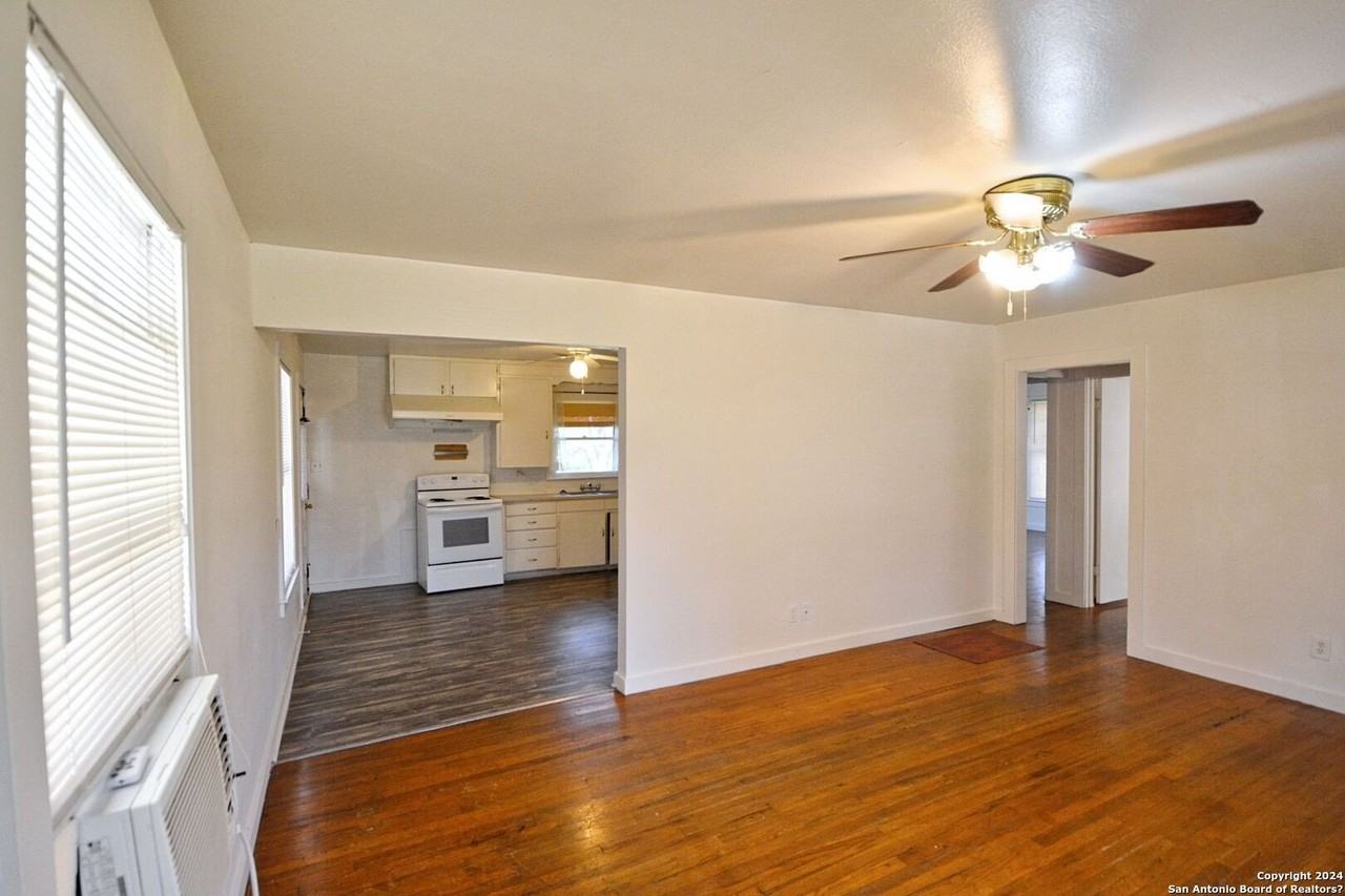 303 E Faust St - Photo 7 of 21
