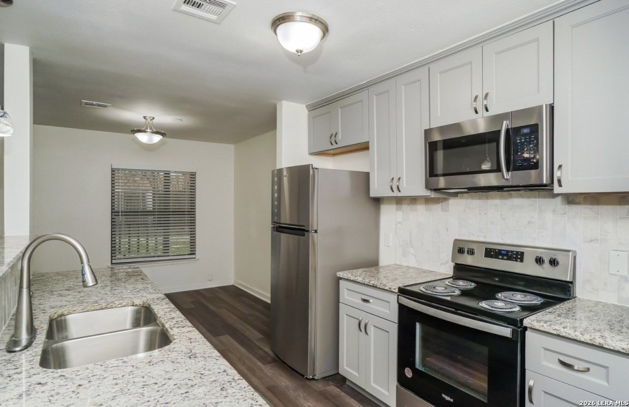 1054 Honeytree St - Photo 2 of 19