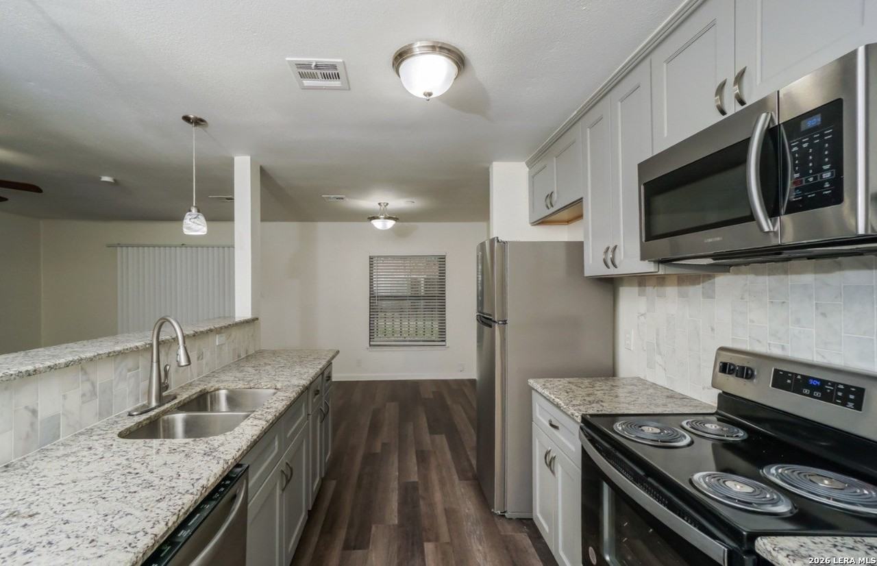 1054 Honeytree St - Photo 3 of 19