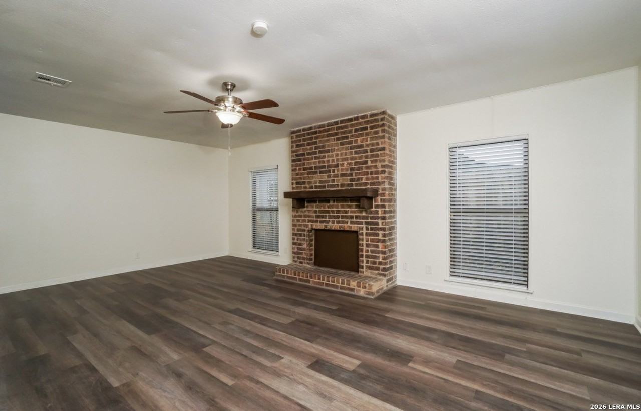 1054 Honeytree St - Photo 5 of 19