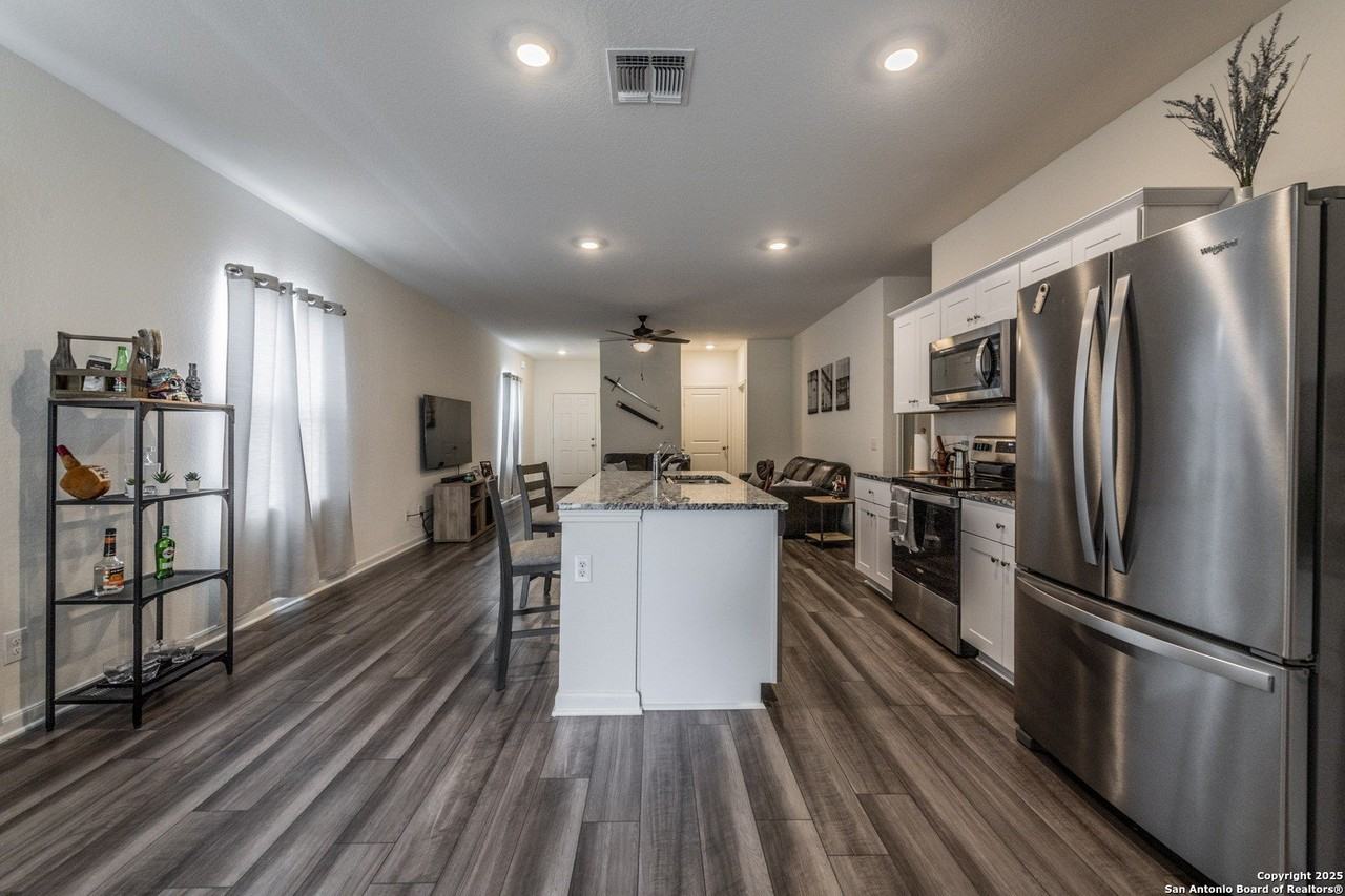 5612 Pearl Mdw - Photo 6 of 23